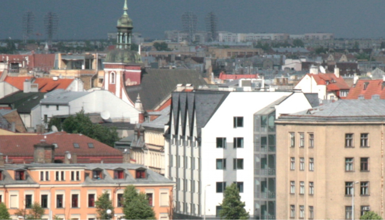 PVD ēkas bildes uz Rīgas fona